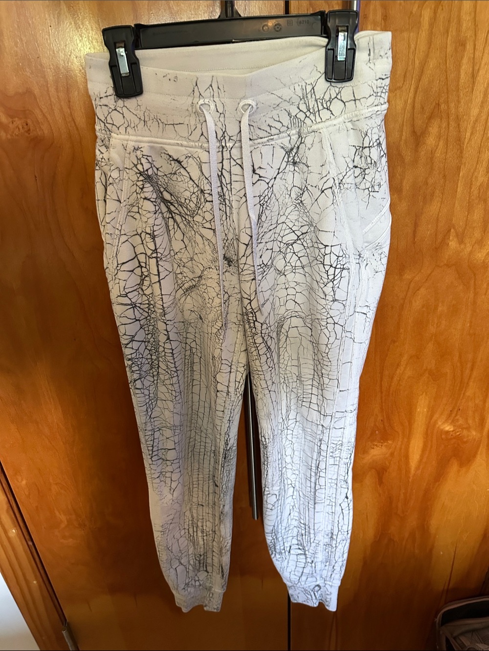 Lululemon jogger sweat pant style no flaws so cute comfortable worn once